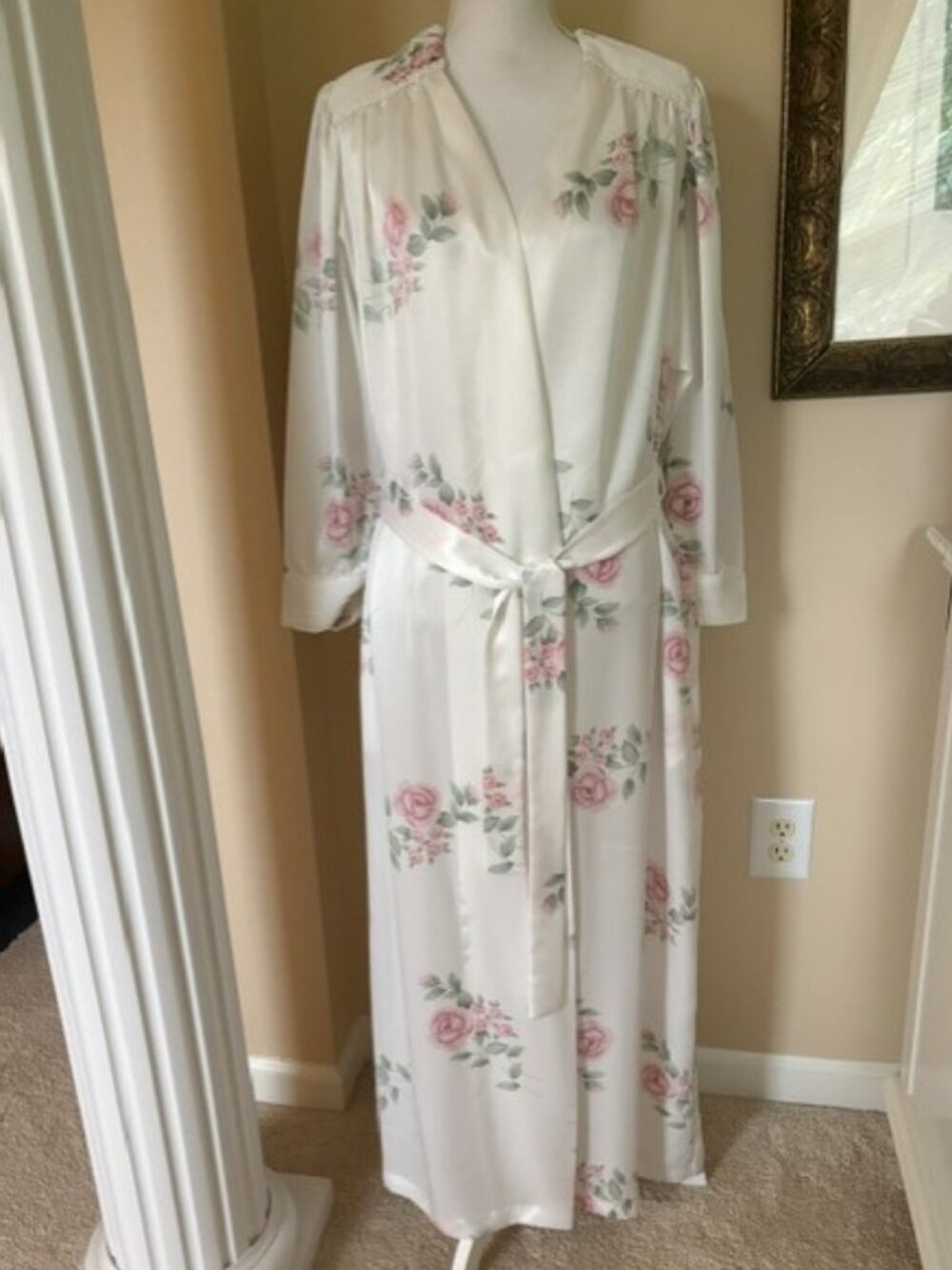 VTG EVE STILLMAN PINK ROSES SATINY LONG ROBE